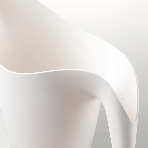 Elegante regadera de ikea, de diseño elegante con curvas suaves, ideal para exhibir o usar.