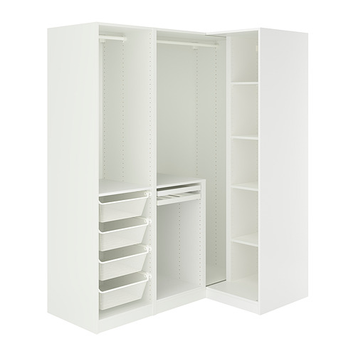 Un armario PAX blanco de ikea con cajones y estantes de malla.