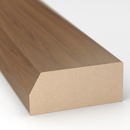 Molduras de madera elegantes y modernas; superficie lisa y uniforme; Tono rico y cálido.