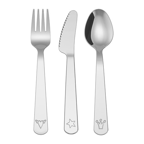 Juego de cubiertos infantiles de plata que incluye tenedor, cuchillo y cuchara, cada uno con diseños únicos en los mangos. Apto para manos pequeñas y apto para lavavajillas.