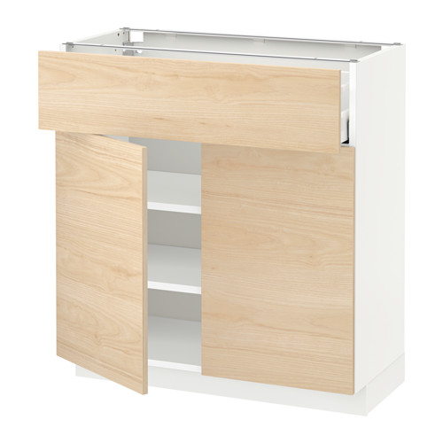 Mueble de cocina METOD de ikea fresno claro con grandes cajones y estante abierto.