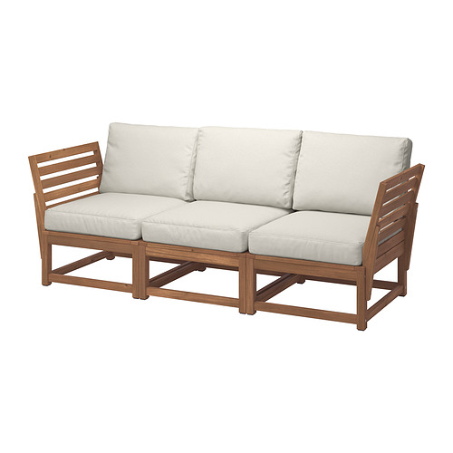 Sofá de exterior NÄMMARÖ con cojines gris claro y estructura de madera. Estructura de madera de acacia, cojines de poliéster, diseñados para la comodidad.