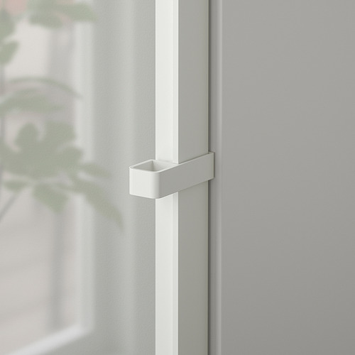 Detalle de bisagra de puerta de librería BILLY blanca, ajustable, diseño minimalista.