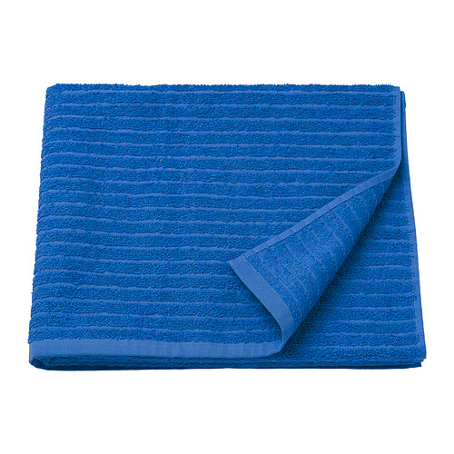 Toalla VÅGSJÖN azul brillante, rectangular, doblada, texturizada, 100% algodón.