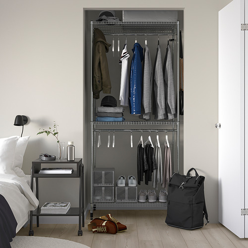 Dormitorio moderno con almacenaje OMAR gris. Barra de ropa, estantes, almacenamiento ajustable. Acero y plástico, estantes abiertos/cerrados.
