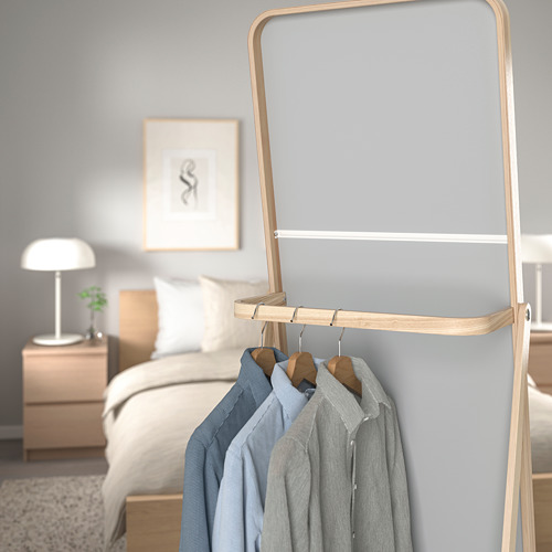 Perchero de madera con espejo; Refleja y sujeta la ropa detrás para facilitar el acceso por la mañana.