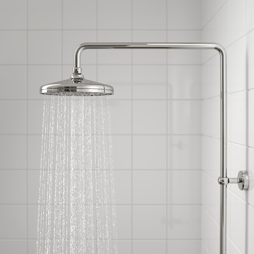 Modern shower with chrome rainfall head and diverter.