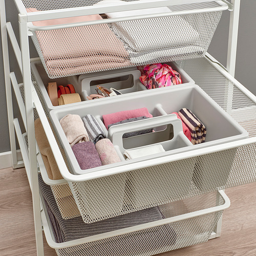 Sistema de almacenamiento organizado con múltiples cajones de malla, ideal para uso en interiores, manteniendo los artículos visibles y ventilados.
