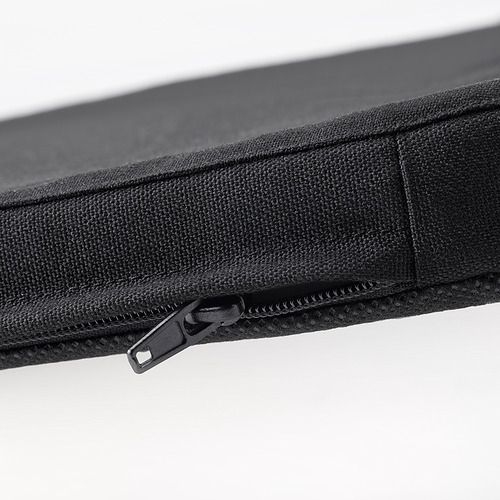 Funda de silla negra con cremallera duradera, tejido de poliéster texturizado, interior de espuma suave.