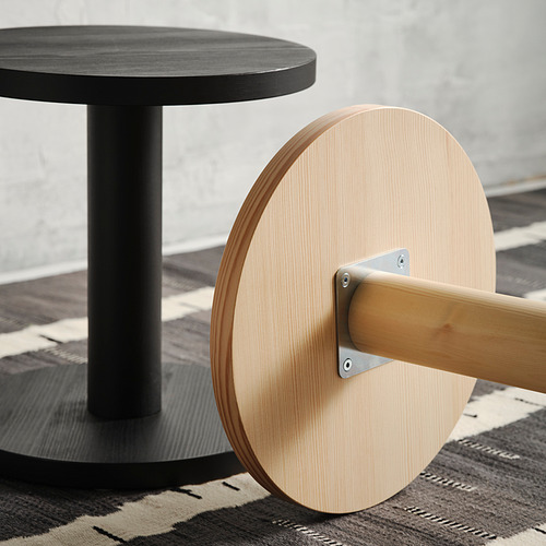 Mesa auxiliar moderna con elegante acabado en madera natural. Parte superior redonda, base robusta y diseño minimalista. Adecuado para varios entornos.