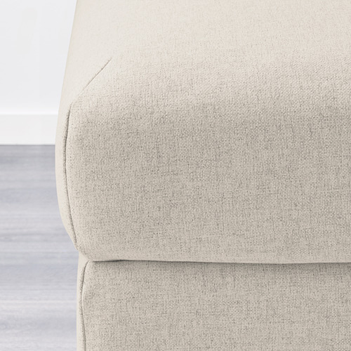 Rincón de muebles tapizados en color beige; Tela afelpada, limpia y de calidad.