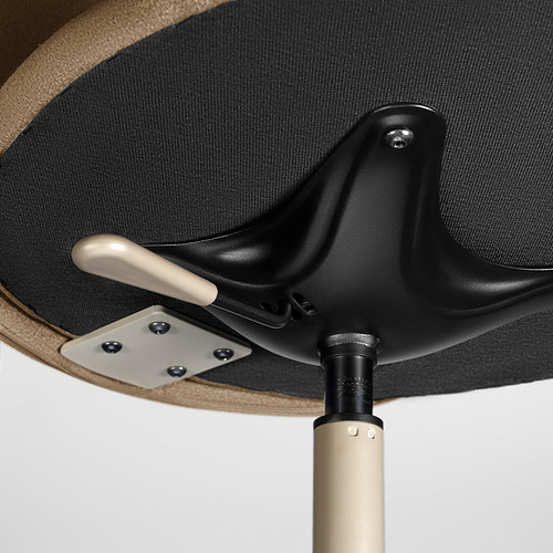 Silla giratoria ergonómica con diseño elegante, asiento acolchado, altura ajustable y base metálica resistente.