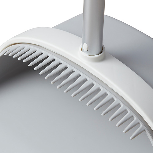 Recogedor de plástico blanco con dientes para limpiar las cerdas del cepillo, conectado a un soporte gris.
