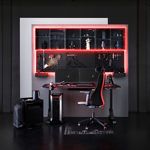 Configuración de juego moderna con LÅNESPELARE negro, luces rojas, accesorios de juego.