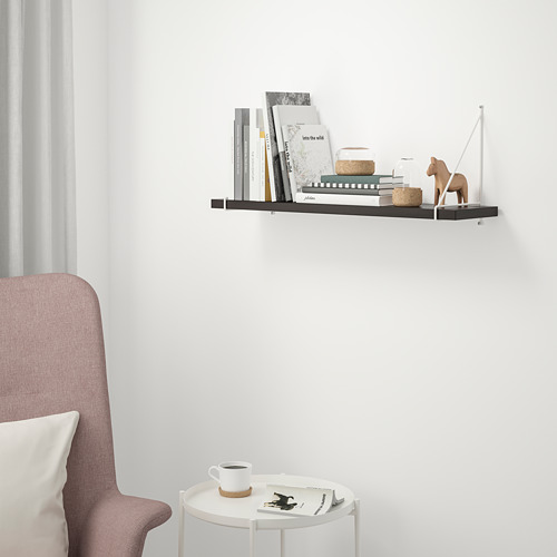 Estantería de pared BERGSHULT en color negro, que sostiene libros y decoración, con bordes elegantes y soportes de acero.