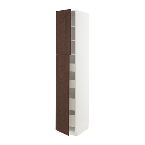 Moderno mueble alto METOD blanco con puertas de vetas de madera marrón oscuro y estantes ajustables.