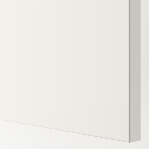 Puerta de armario FONNES blanca, textura suave, diseño limpio.