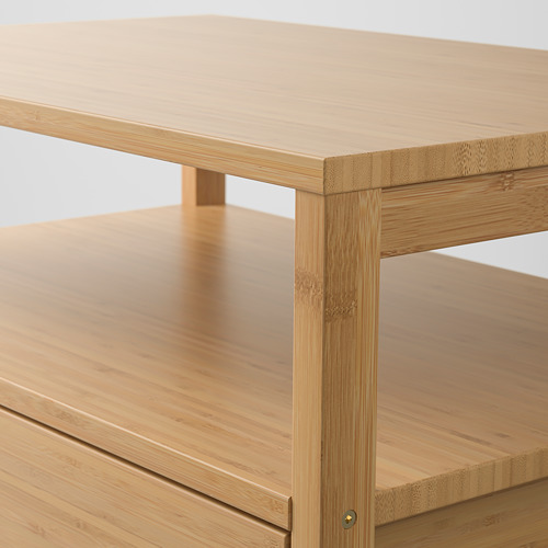 Primer plano del cajón de madera NORDKISA; acabado liso de bambú; Diseño robusto y elegante.