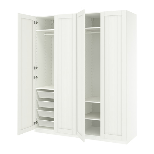 Armario PAX blanco con puertas abiertas, cestas de malla y estantes.