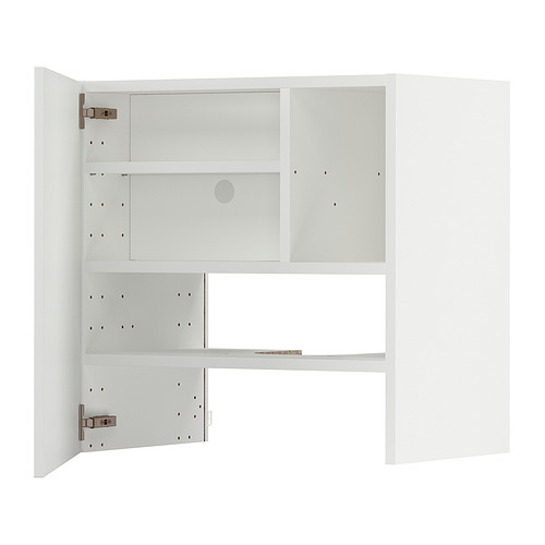 Un mueble de cocina METOD blanco con una puerta abierta, que revela los estantes interiores.