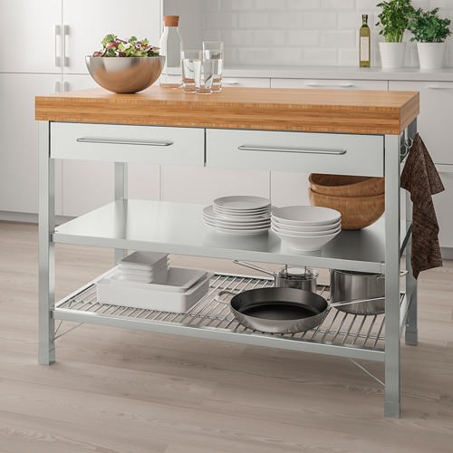 Isla de cocina RIMFORSA beige y bambú de ikea con almacenaje.