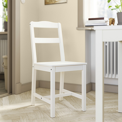 Silla de comedor HAUGA blanca con estructura de madera y asiento de chapa. Diseño sencillo y clásico, ideal para cenar en casa.