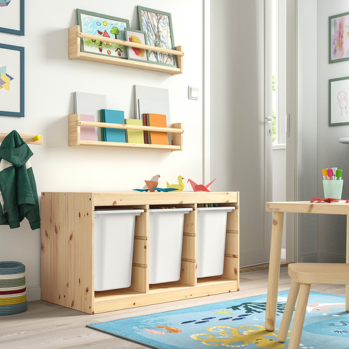 Unidad de almacenamiento para niños TROFAST con contenedores de malla y plástico, arte, libros, abrigo y alfombra.