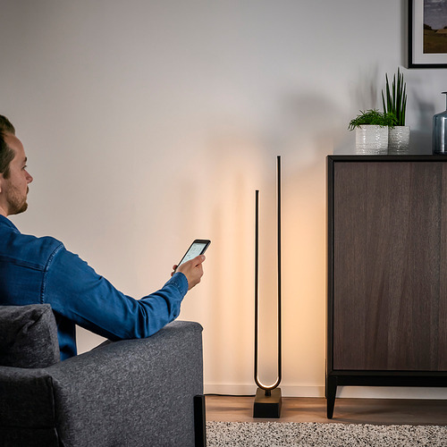 PILSKOTT, lámpara de piso LED. 3 de 6 abrir diálogo