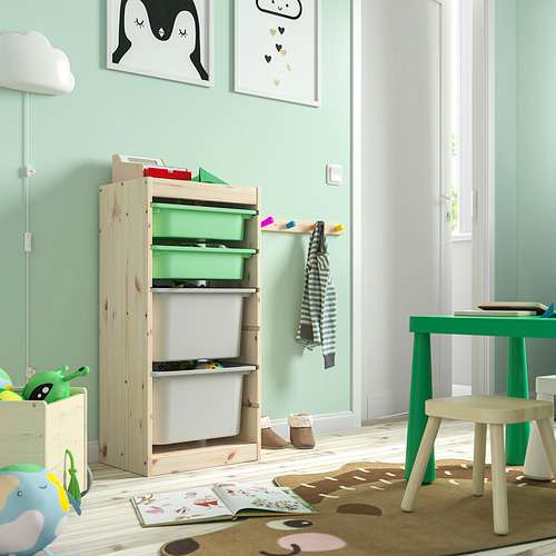 Almacenamiento TROFAST: madera clara, papeleras verdes y blancas, cuarto de niños, con percheros.
