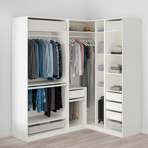 Un armario blanco de esquina que muestra el almacenamiento organizado de ropa con barras para colgar, estantes y un cajón para un uso eficiente del espacio.
