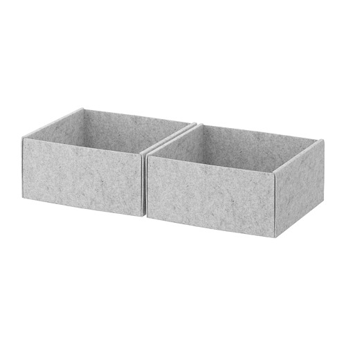 Dos cajas de almacenaje rectangulares grises fabricadas en fieltro de poliéster, diseñadas para organizar los objetos dentro de los cajones.