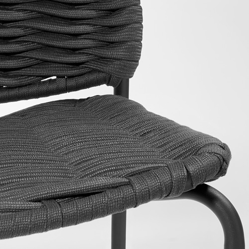 Silla negra moderna con asiento y respaldo tejidos; Diseño duradero, cómodo y elegante.