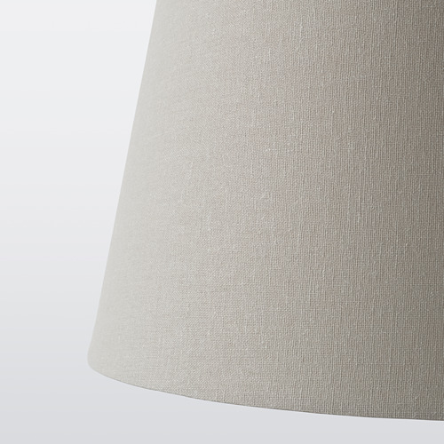 Pantalla de tela blanca en primer plano, textura lisa, forma cónica, iluminada desde el interior.