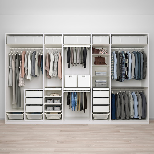 Vestidor, PAX, con estantes, perchas, cajones, visibilidad de vidrio.