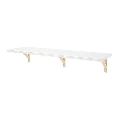 Una estantería de pared BERGSHULT blanca con bordes biselados y lisos, sostenida por soportes de colores claros.