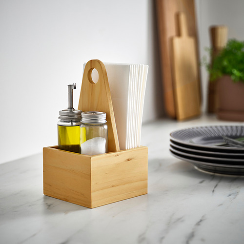 Pequeña caja de madera, CHOKLADHAJ, contiene frascos, cucharas, servilletas. Mostrador de mármol, platos cerca. Se sostiene solo, encaja perfectamente.