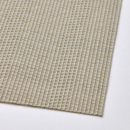 Mantel individual de plástico beige tejido, rectangular, patrón de cuadrícula texturizado, queda plano.