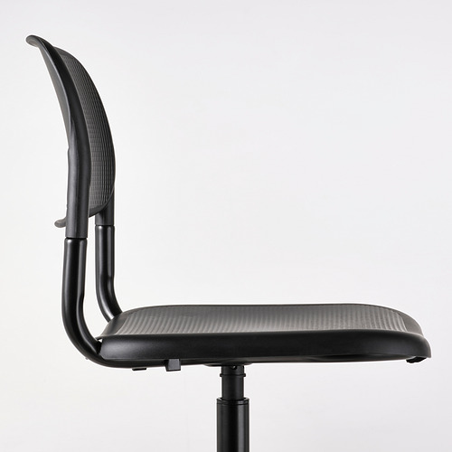 Silla de oficina negra con diseño ergonómico y asiento texturizado para mayor comodidad y apoyo.