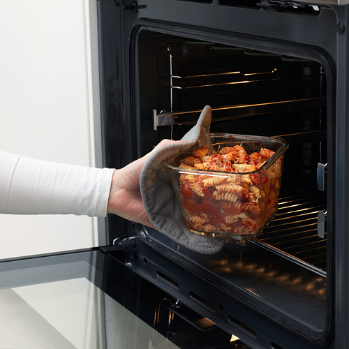 Colocar la pasta en un recipiente de vidrio apto para horno.