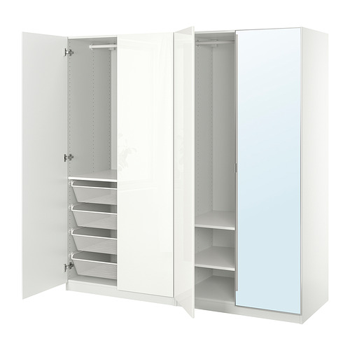 Un conjunto de armario PAX blanco con puertas con espejos, almacenamiento de malla y estantes.