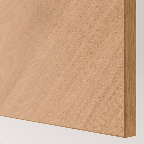 Primer plano del panel de madera clara, que muestra una textura de grano suave y una textura de borde.