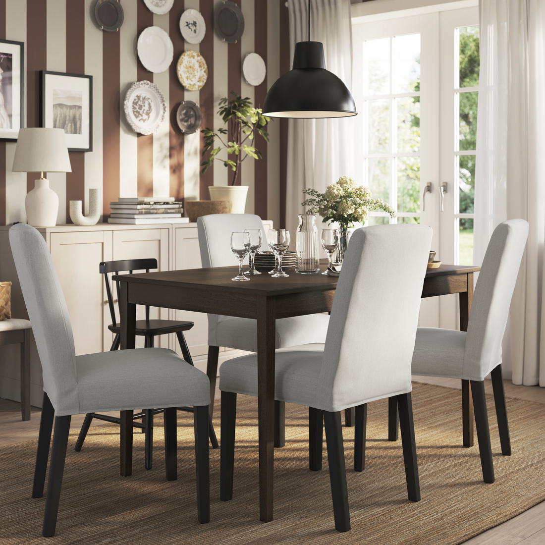NÄSINGE / BERGMUND, mesa con 4 sillas. 3 de 7 abrir diálogo