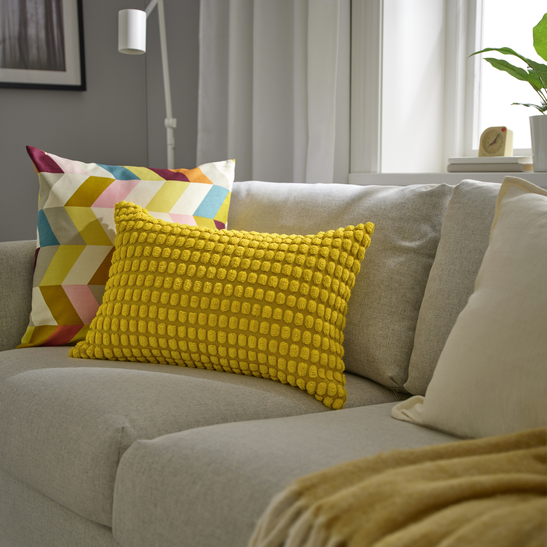 SVARTPOPPEL, cushion cover. 2 of 6 open dialog