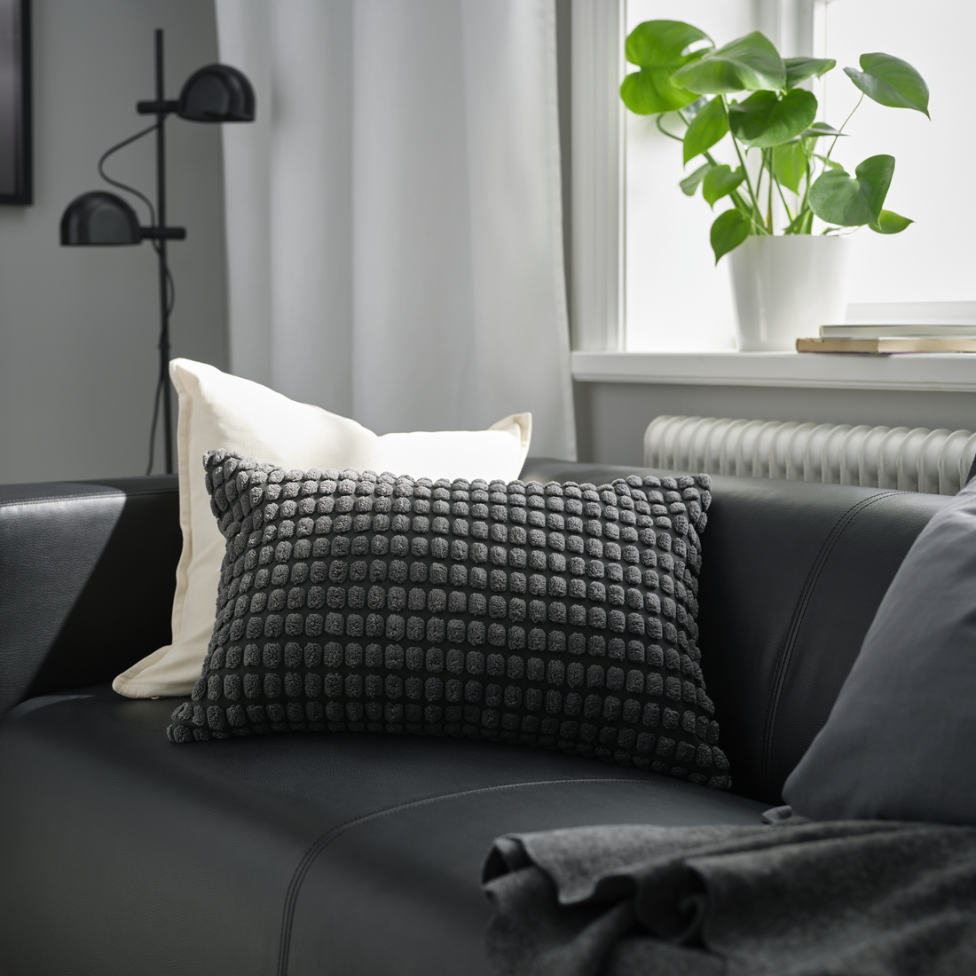 SVARTPOPPEL, cushion cover. 2 of 6 open dialog