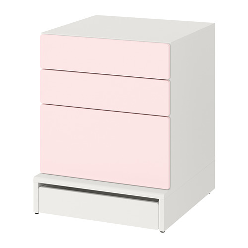 Mueble cajonero blanco con tres cajones de frente rosa claro.