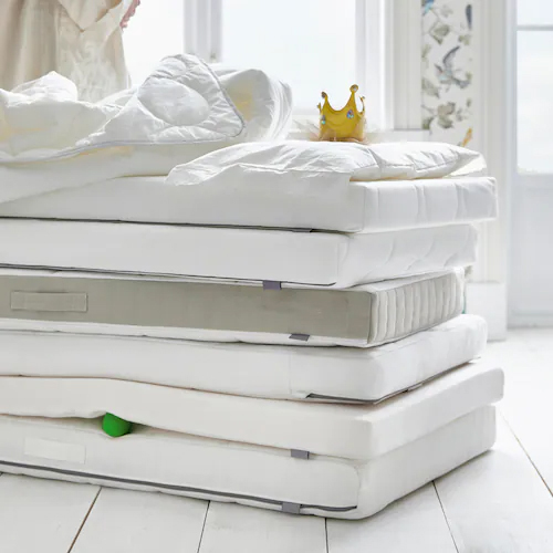 Several mattresses — KRUMMELUR, LENAST, and PELLEPLUTT — stacked on top of each other.