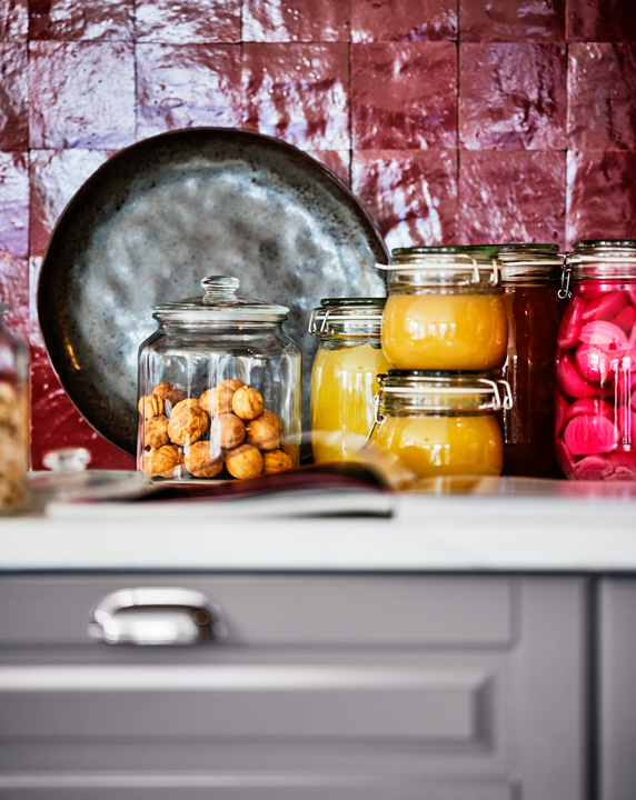 Cozy kitchen shelf with KORKEN jars and ENERYDA handle.