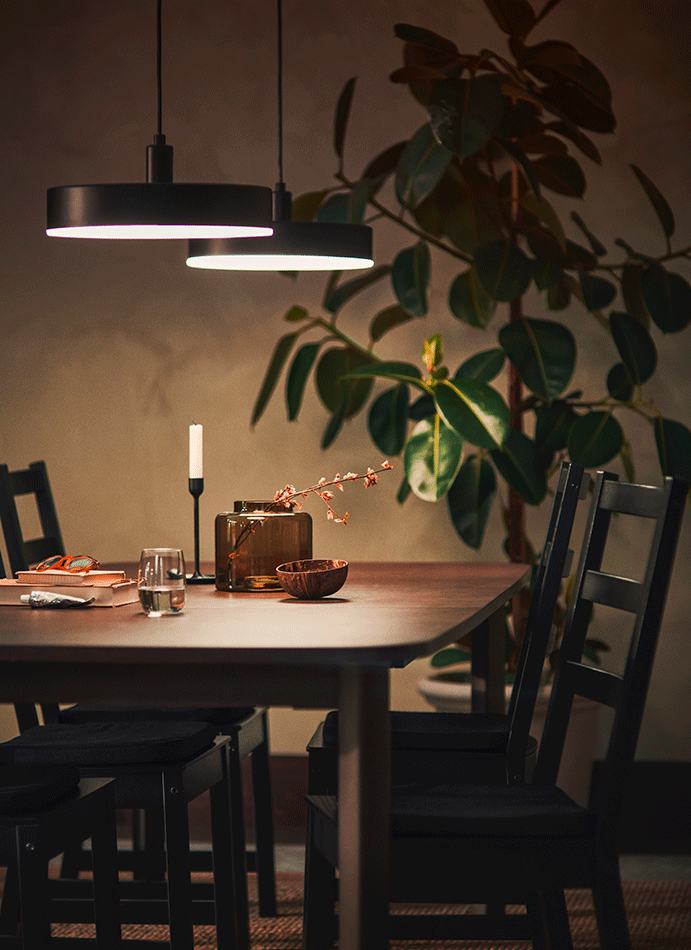 Mesa extensible STRANDTORP con sillas NORDVIKEN