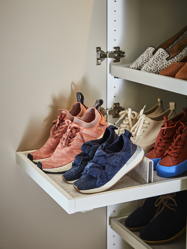 Casual shoes on closet shelves, displaying an organized and accessible footwear space.