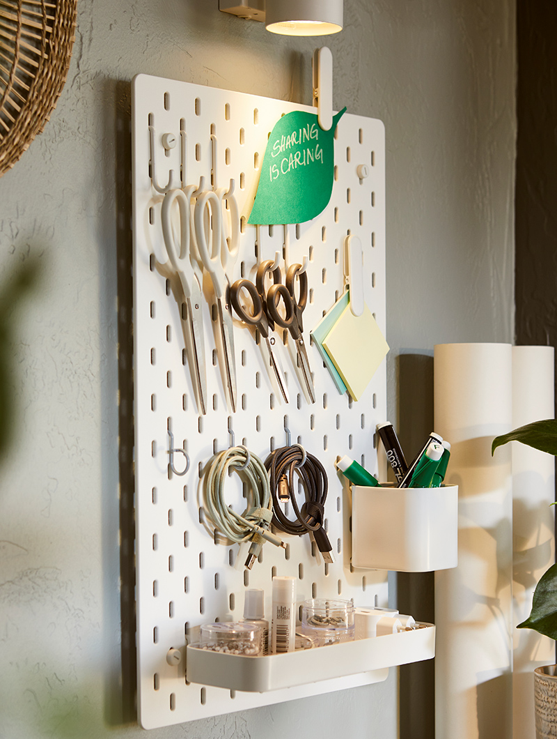 Pegboard combination with items